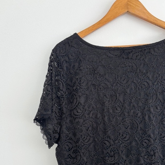 Torrid Black Lace V-Neck Short Sleeve Bodysuit Size 2X - Picture 8 of 14